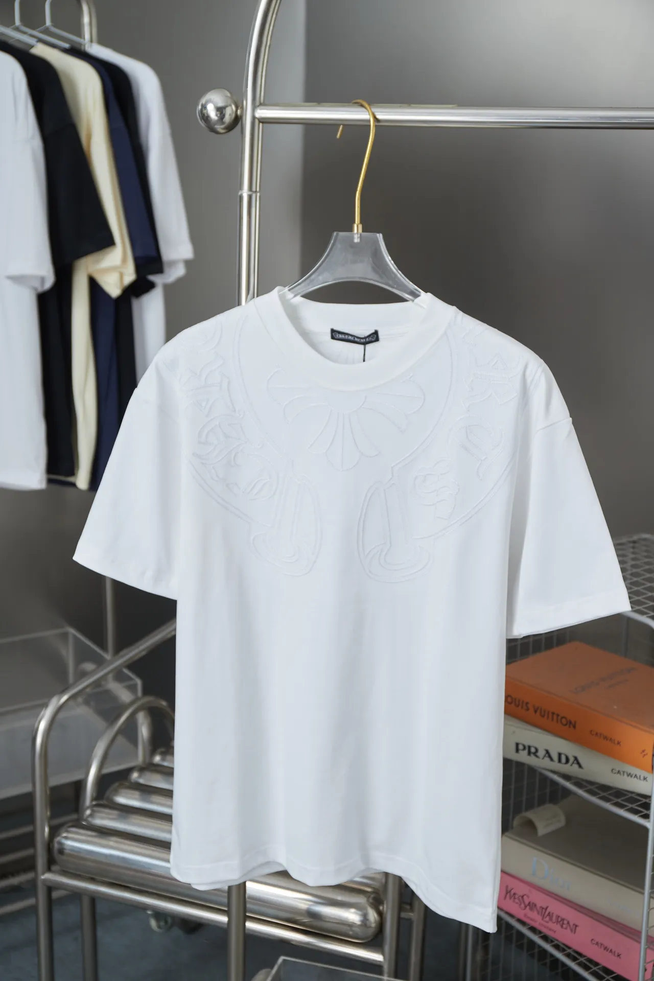 🅿️200 Ch*ome Hearte 25SS early spring new model, hollow embroidered collar and short sleeves with heart, light luxury, essential item for daily commuting for men and women, correct version, welcome to compare, detailed features · 320g 100% pure cotton double yarn jersey fabric · Custom dyed in the same vat, special thickened 32 count double-ply 1X1 thread · Imported Tajima machine embroidery hollow embroidered heart pattern · Garment wash · Double-needle sewing and cross-seam technology · Original main mark, washed tag, brand moisture-proof paper packaging Color: black/white Size: S/M/L/XL